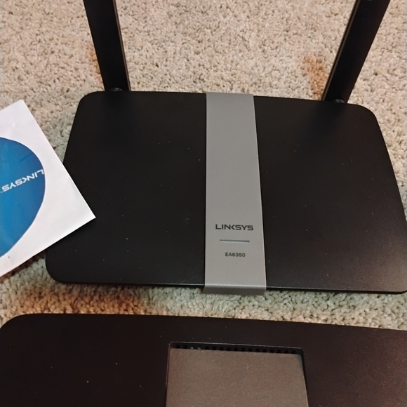 Linksys AC1200 Router - Picture 4 of 9